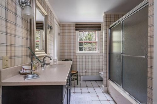 62 Rte 80, Deep River CT 06419-1429 exterior