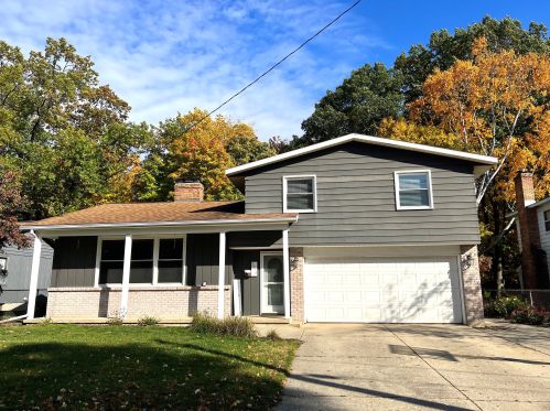 3214 Brookshire Dr, Grand Rapids MI 49508-2445 exterior