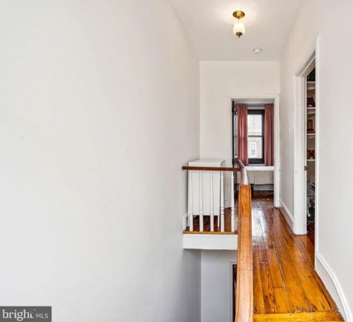 240 Fairmount Ave, Philadelphia PA  19123-2928 exterior