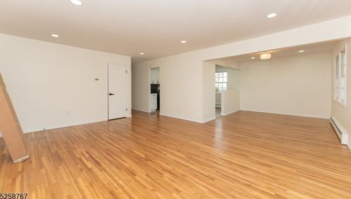 32 Roseland Ave, Paterson NJ  07512-1506 exterior