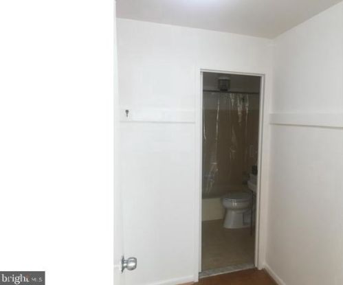 10201 Grosvenor Pl, Rockville MD  20852-4600 exterior