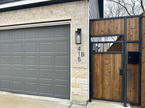 415 Glasgow Dr, Dallas TX  75223-1406 exterior