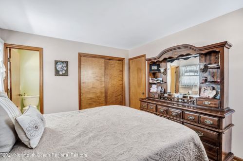 130 Floyd St, Edison NJ 08820-2101 exterior