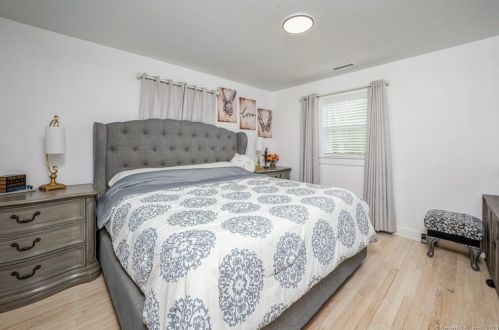 37 Walnut Hill Rd, Ridgefield CT  06877-2906 exterior