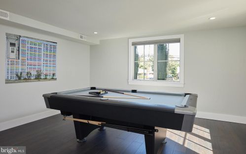 6825 Old Chesterbrook Rd, Mc Lean VA 22101-4408 exterior