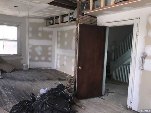 194 Wainwright St, Newark NJ 07112-1226 exterior