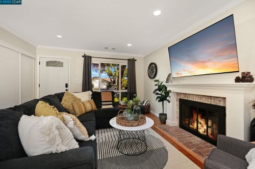 933 Santa Lucia Dr, Concord CA 94523-2366 exterior