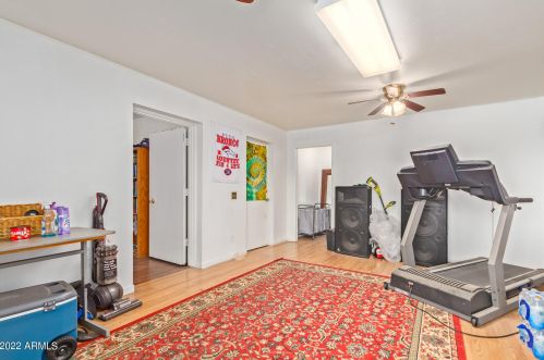 3340 Desert Cv Ave, Phoenix AZ 85028-3514 exterior