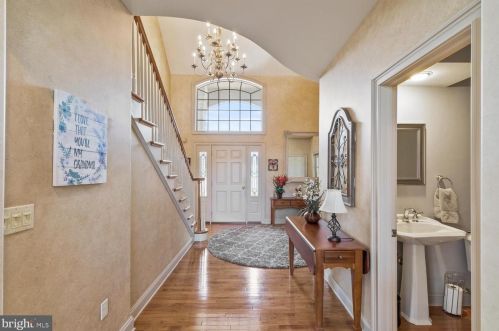 300 Country Mdw Dr, Lancaster PA 17602-1481 exterior