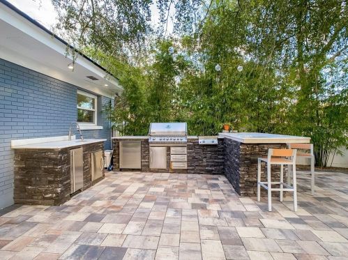 591 Luzon Ave, Tampa FL 33606-3623 exterior