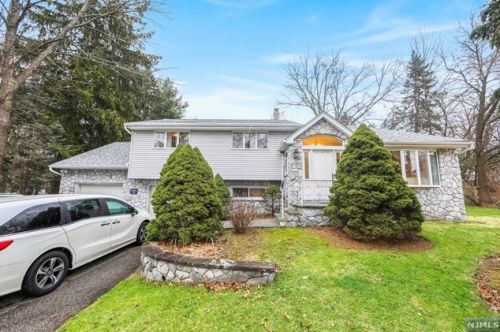 31 Sherman Ave, Closter NJ  07624-2805 exterior