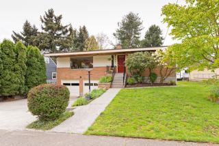 8847 Burke Ave, Seattle WA  98103-4127 exterior