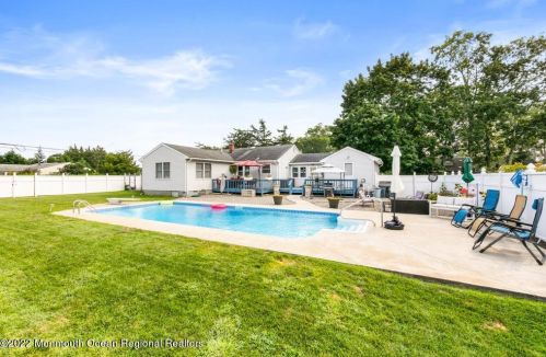 128 Sunrise Blvd, Lacey, NJ 08731-2934