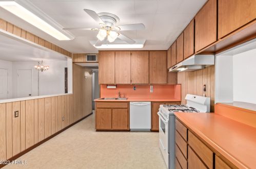 8301 28th Dr, Phoenix AZ 85051-8464 exterior