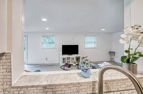 1096 Rordon Ave, Naples FL 34103-4577 exterior