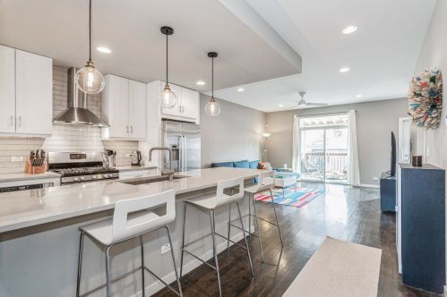 4123 Ridgeway Ave, Chicago IL 60618-2120 exterior