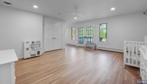 2 Toboggan Rdg Rd, Upper Saddle River NJ 07458-2521 exterior