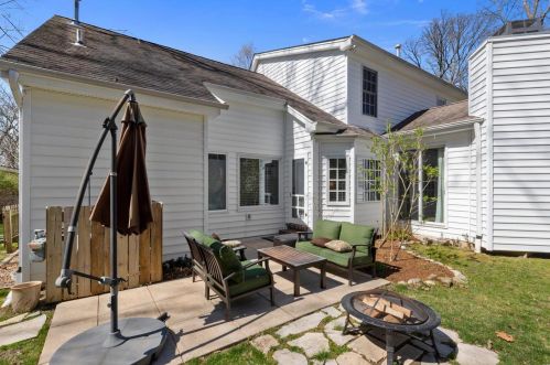 2332 Divot Dr, Saint Louis MO 63131-3240 exterior