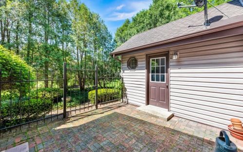 1077 Cedar Crst Dr, Bull Valley IL 60014-6935 exterior