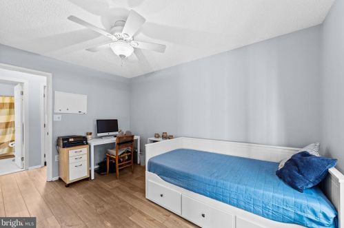 72 Holly Ct, Trenton NJ 08619-4636 exterior