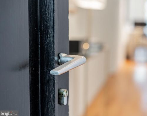 3038 Cambridge Pl, Washington DC  20007-2913 exterior