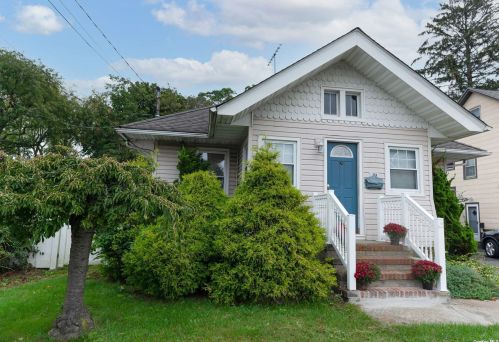 359 Great East Neck Rd, Babylon NY 11704-7631 exterior