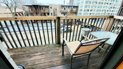 905 Lawrence Ave, Chicago IL 60640-7709 exterior