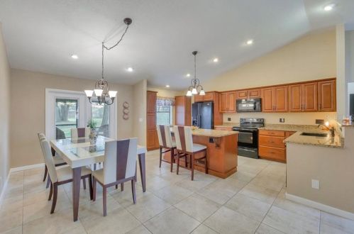 3616 Falling Leaf Ln, Orlando FL 32810-2268 exterior