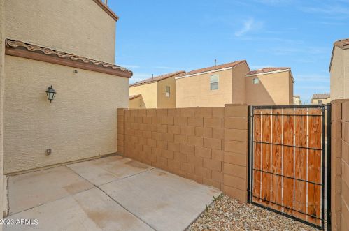 8029 Albeniz Pl, Phoenix AZ  85043 exterior