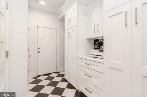 2109 Locust St, Philadelphia PA 19103-4802 exterior