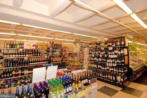 10401 Grosvenor Pl, Rockville MD  20852-4646 exterior