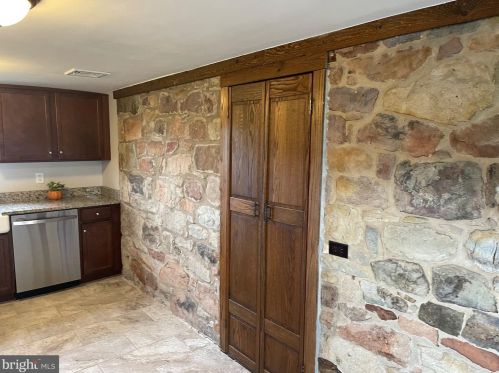 998 Plunkert Rd, Littlestown PA 17340-9643 exterior