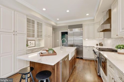 10028 Avenel Farm Dr, Rockville MD  20854-5412 exterior