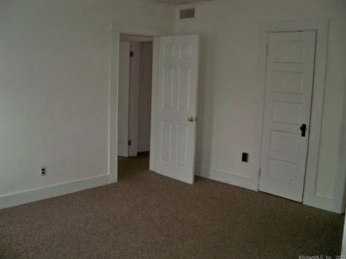 104 Meadow St, Wallingford CT 06492-3614 exterior