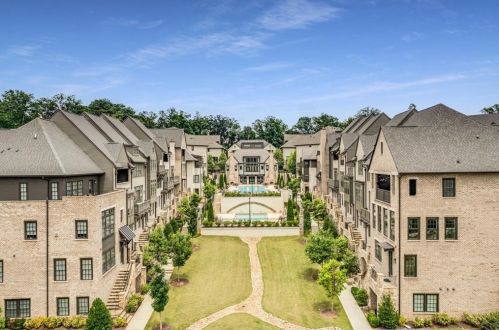 6562 Beacon Dr, Atlanta GA 30328-4204 exterior