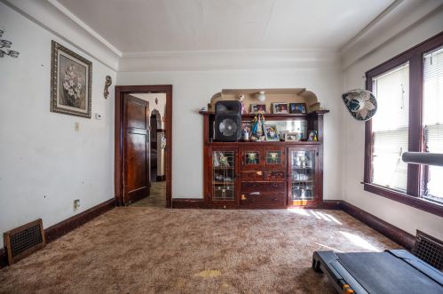 1570 Oklahoma Ave, Milwaukee WI 53207-2939 exterior