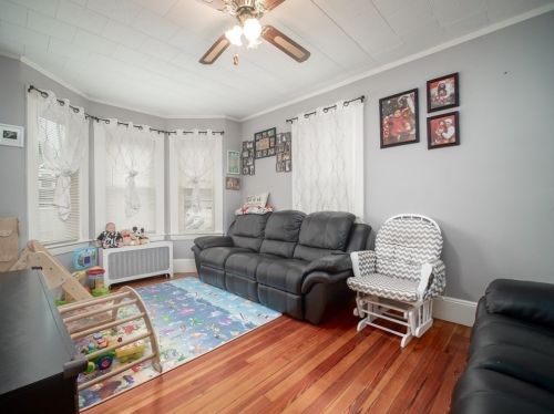 77 Riverdale St, Methuen MA 01844-6105 exterior