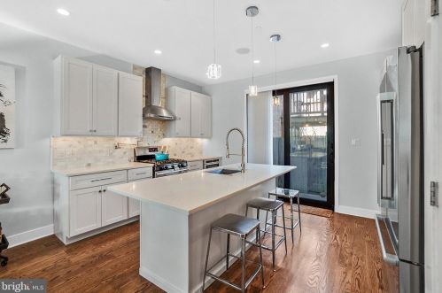 2011 Brown St, Philadelphia PA 19123-2256 exterior