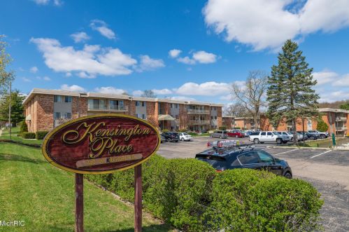 742 Kilgore Rd, Kalamazoo MI  49008-3605 exterior