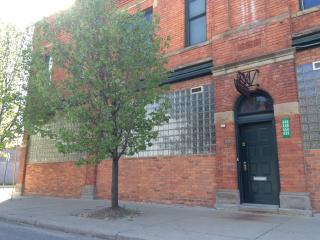 452 Milwaukee St, Detroit MI  48202-3236 exterior