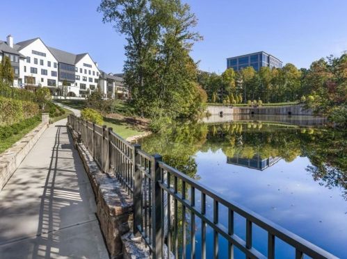 6594 Beacon Dr, Atlanta GA 30328-4204 exterior