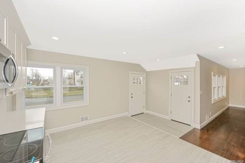 37 Astor Ct, Commack NY 11725-3723 exterior