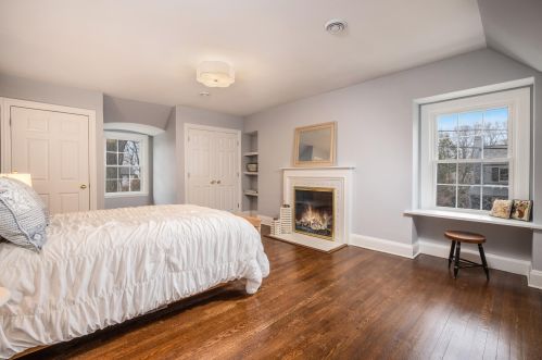 405 Daphne Rd, Milwaukee WI  53217-4242 exterior