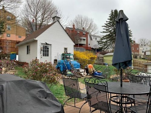 1633 Creedmoor Ave, Pittsburgh PA 15226-2439 exterior