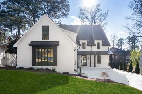 695 Darlington Cir, Atlanta, GA 30305-2704