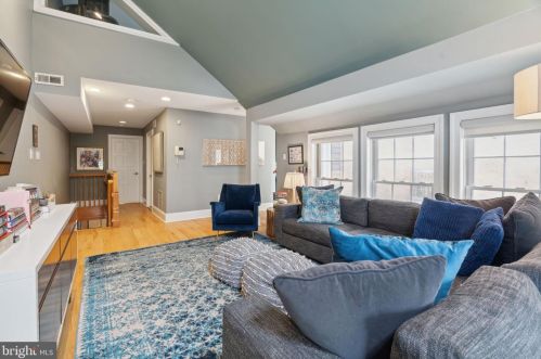 128 Bainbridge St, Philadelphia PA  19147-2402 exterior