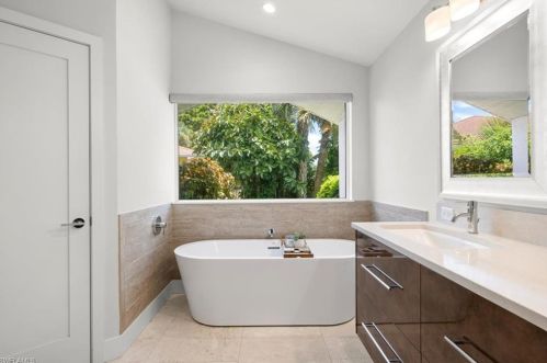 117 Sharwood Dr, Naples FL 34110-5724 exterior