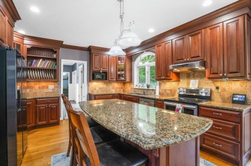 15 Longview Dr, Concord NH  03304-4809 exterior