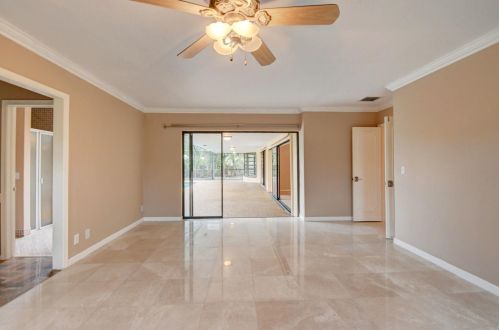 6926 Grande Dr, Boca Raton FL 33433-2735 exterior