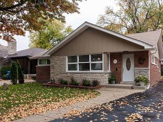 313 Augusta St, Broadview, IL 60153-1029